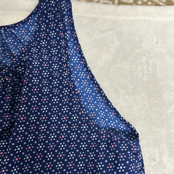 Blue and White Geometric Sleeveless Tank Top - Picture 3 of 8